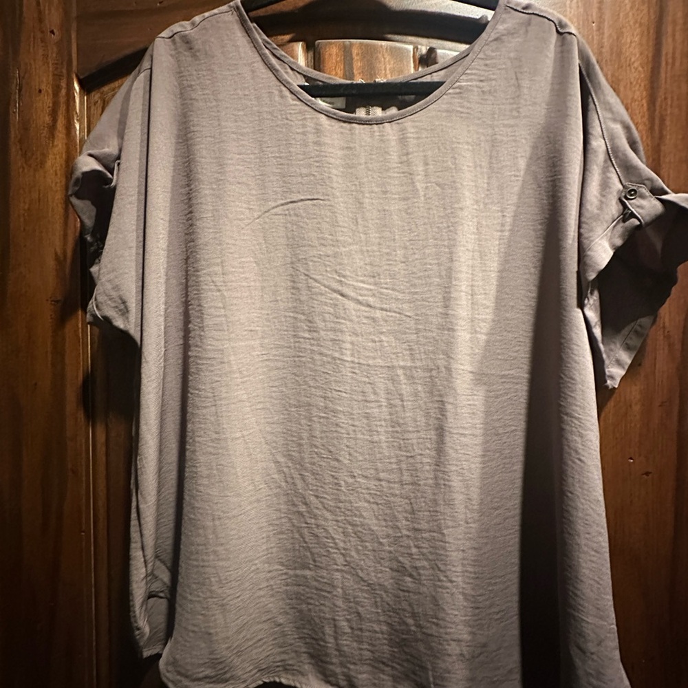Maurices Light Short Sleeve Scoop Neck Top NWT